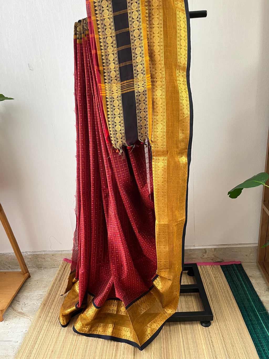 Snp-018 maroon ganga jamuna kattam design