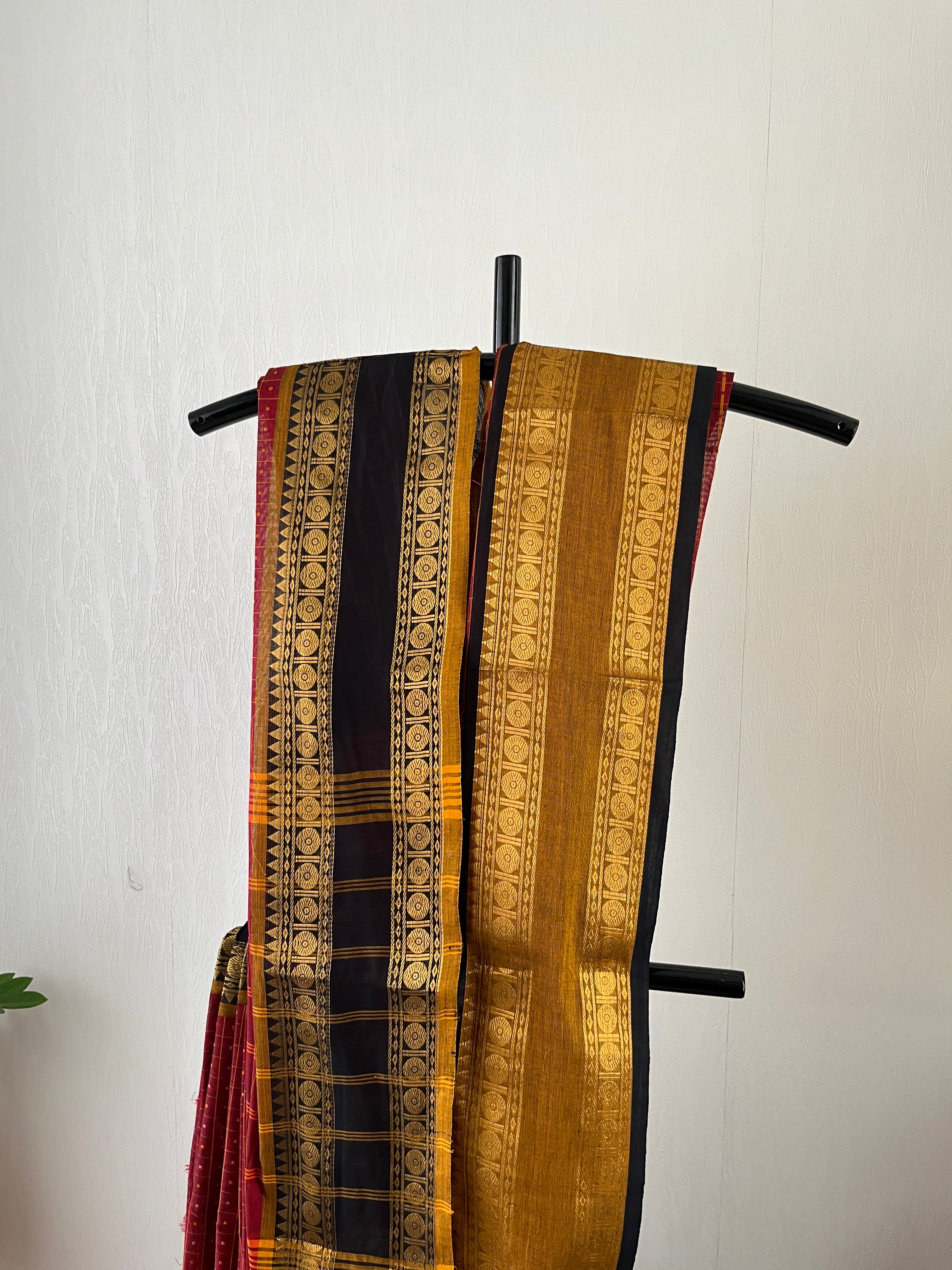 Snp-018 maroon ganga jamuna kattam design