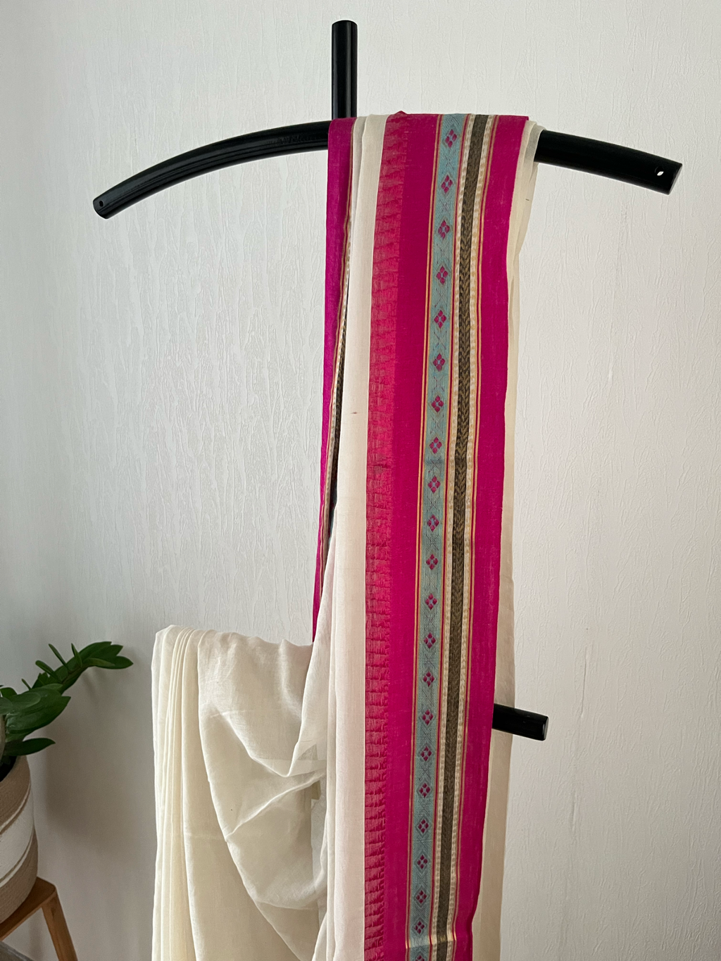 Off  White Kanchi With Blue & Pink Border | Sm-025
