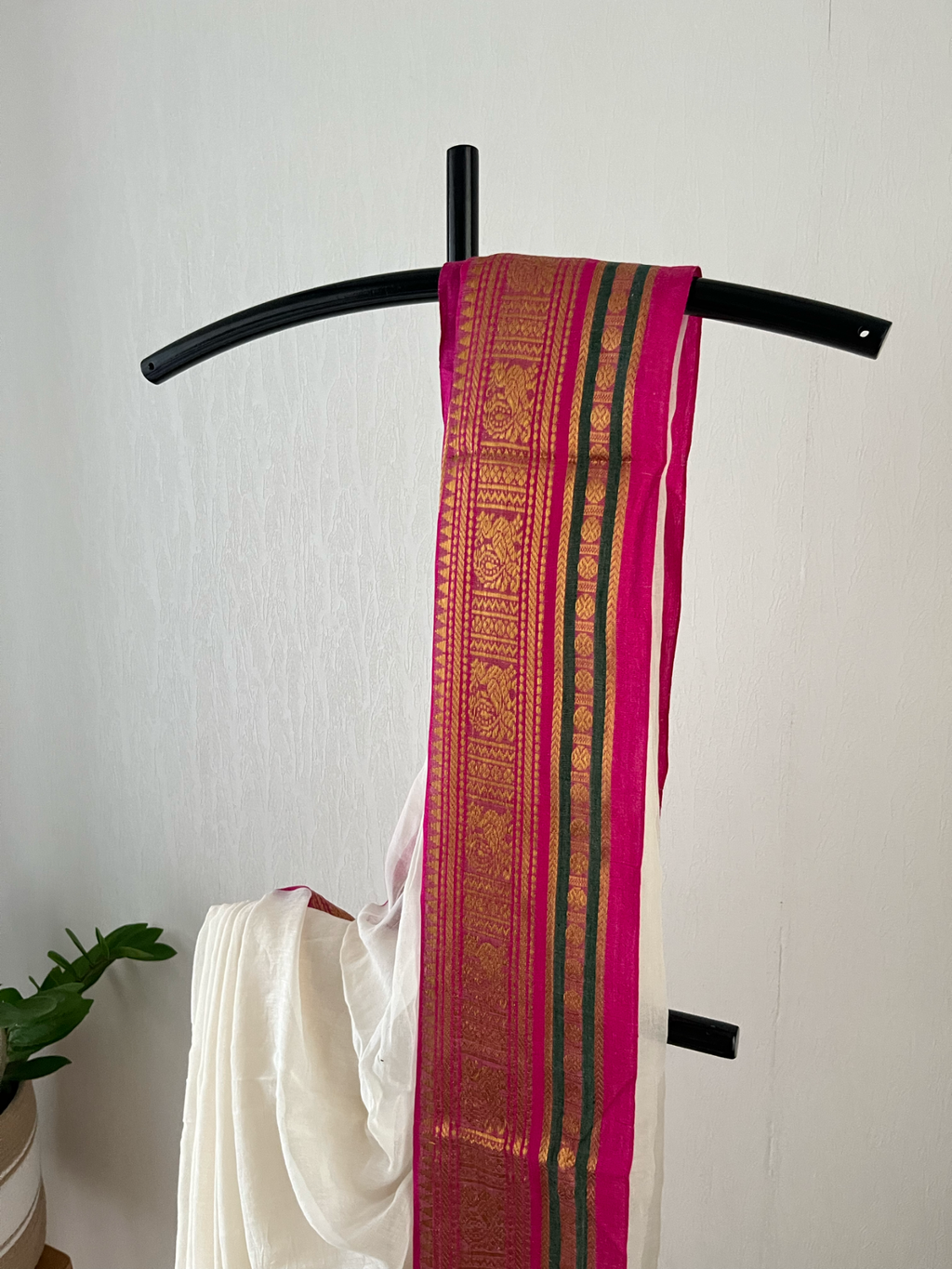 Off White Kanchi With Pink & Green Border | Sm-026