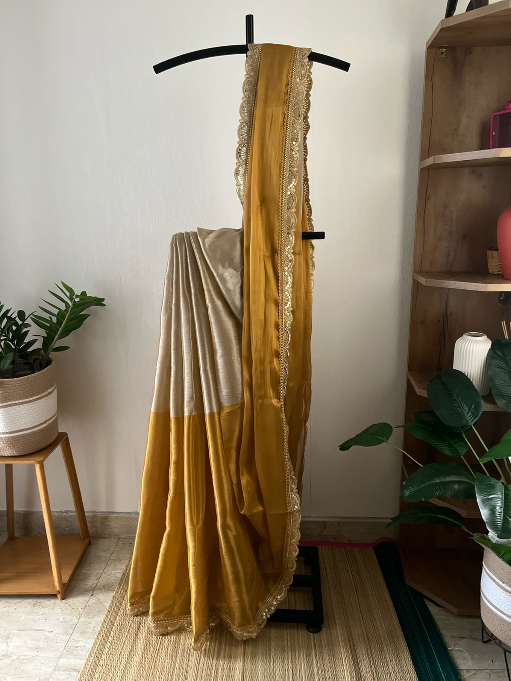 Golden Tissue With Lace | Sm-029