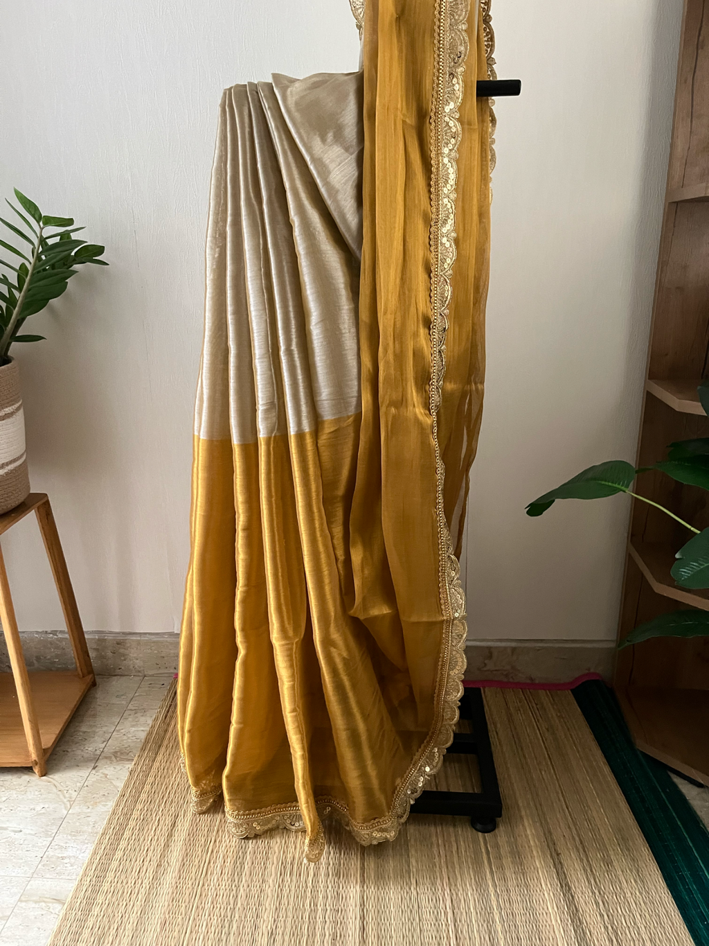 Golden Tissue With Lace | Sm-029