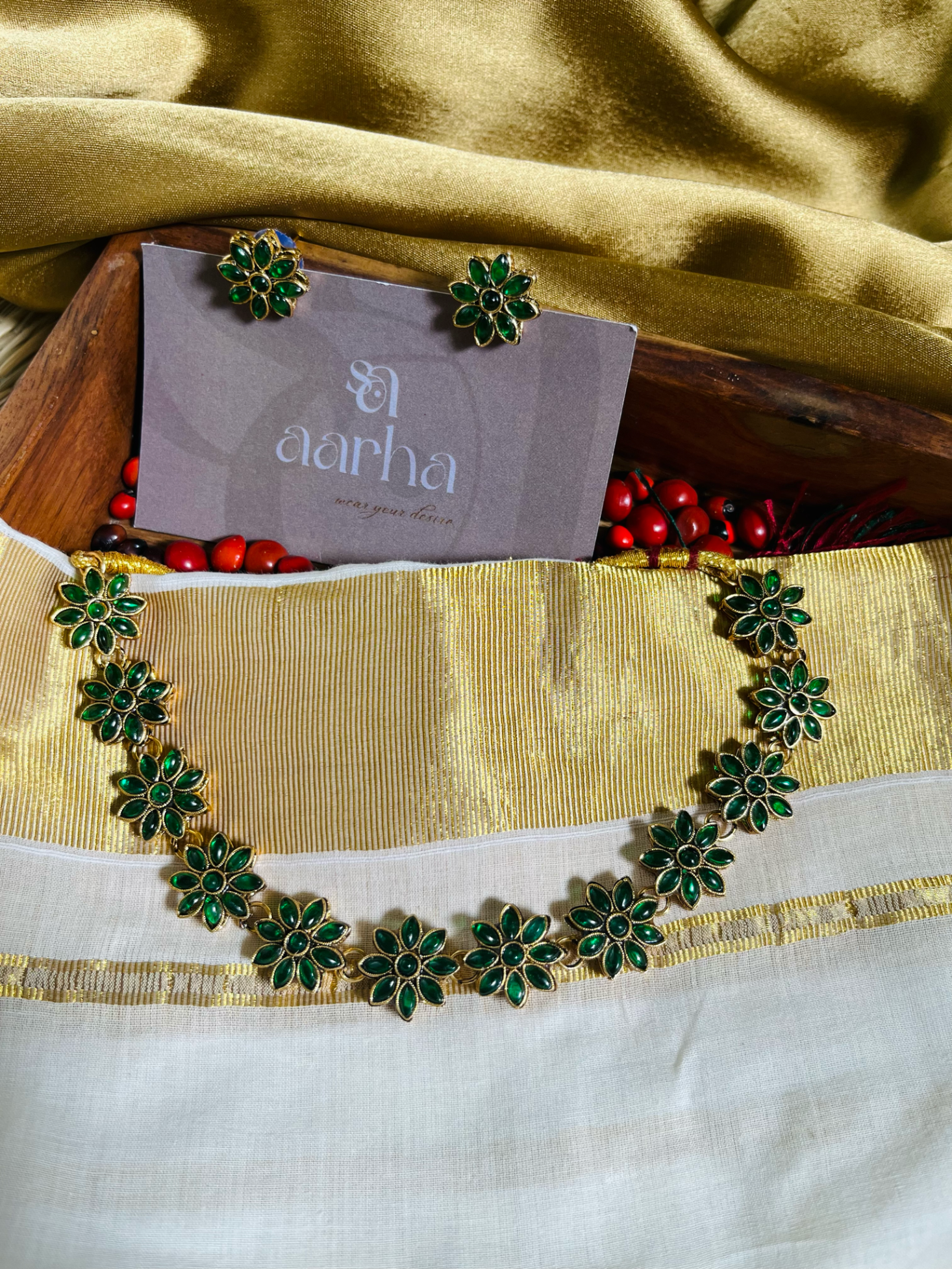 Emerald Floral Necklace | Jn-008